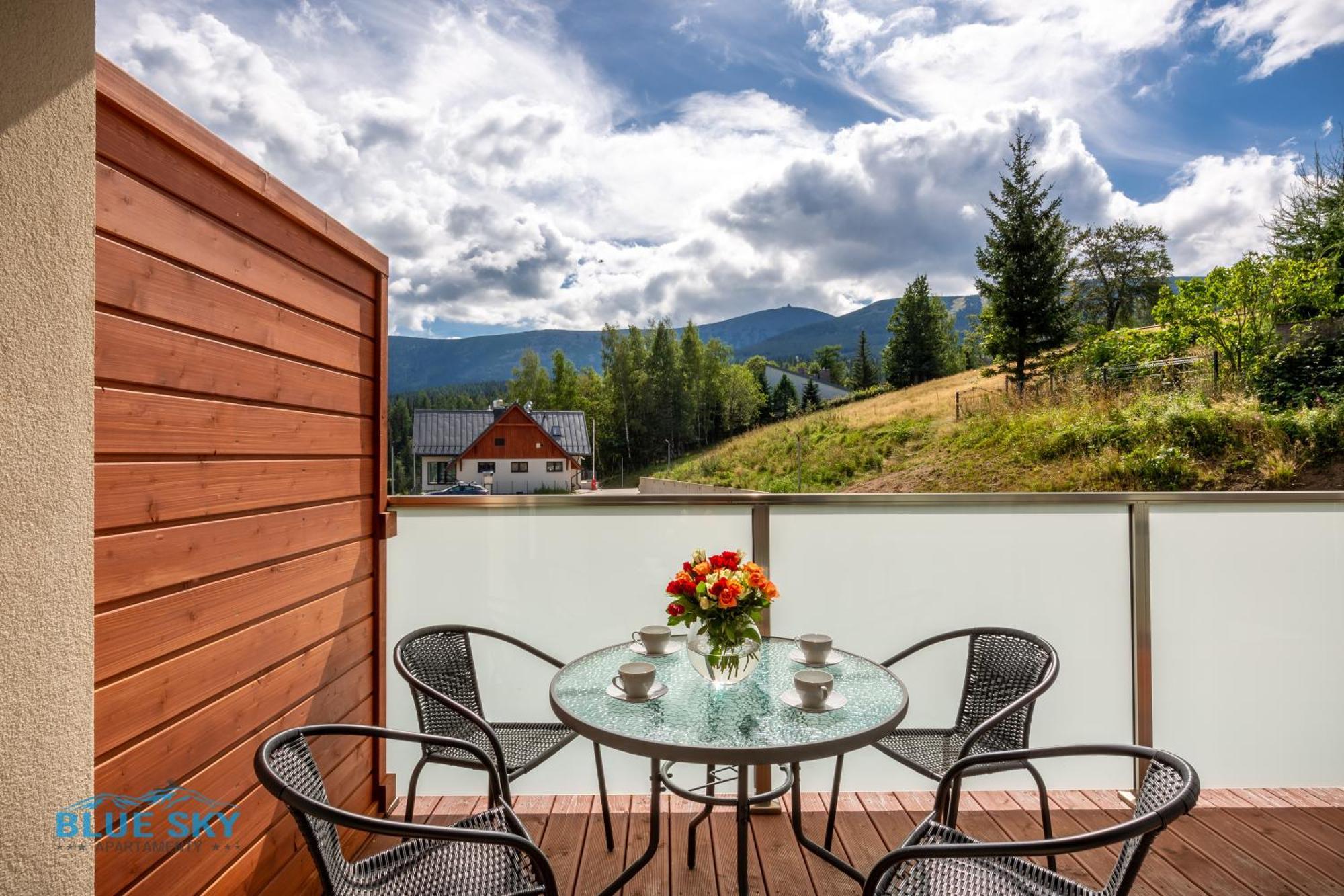 Apartamenty Bluesky: Mountain View Retreat Near Trails Karpacz Room photo